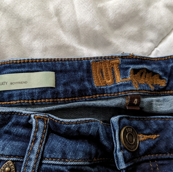 Kut from the Kloth Katy boyfriend jeans with rose applique, size 4 - Picture 3 of 6